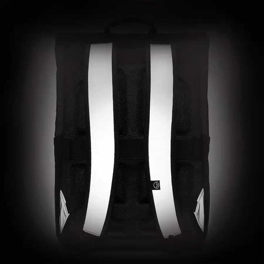 Johnny Urban městský batoh s klopou Mika Reflective 15,5l - náhled 4