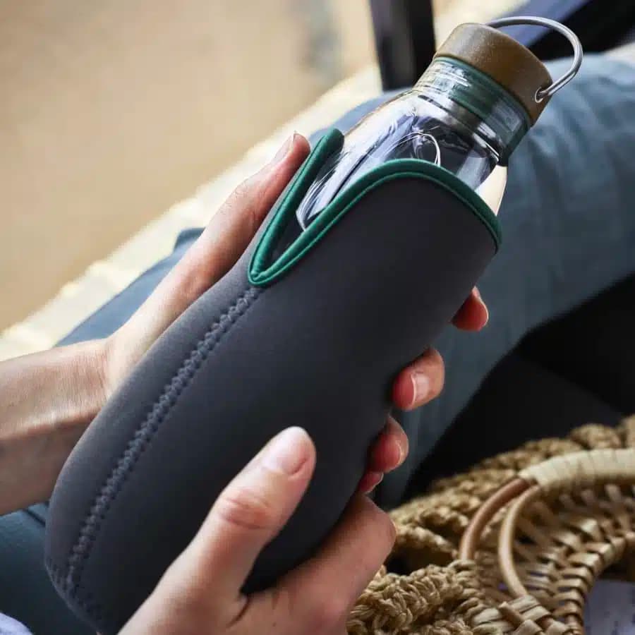 Black + Blum Skleněná láhev na vodu s aktivním uhlím ocean 650ml - náhled 3