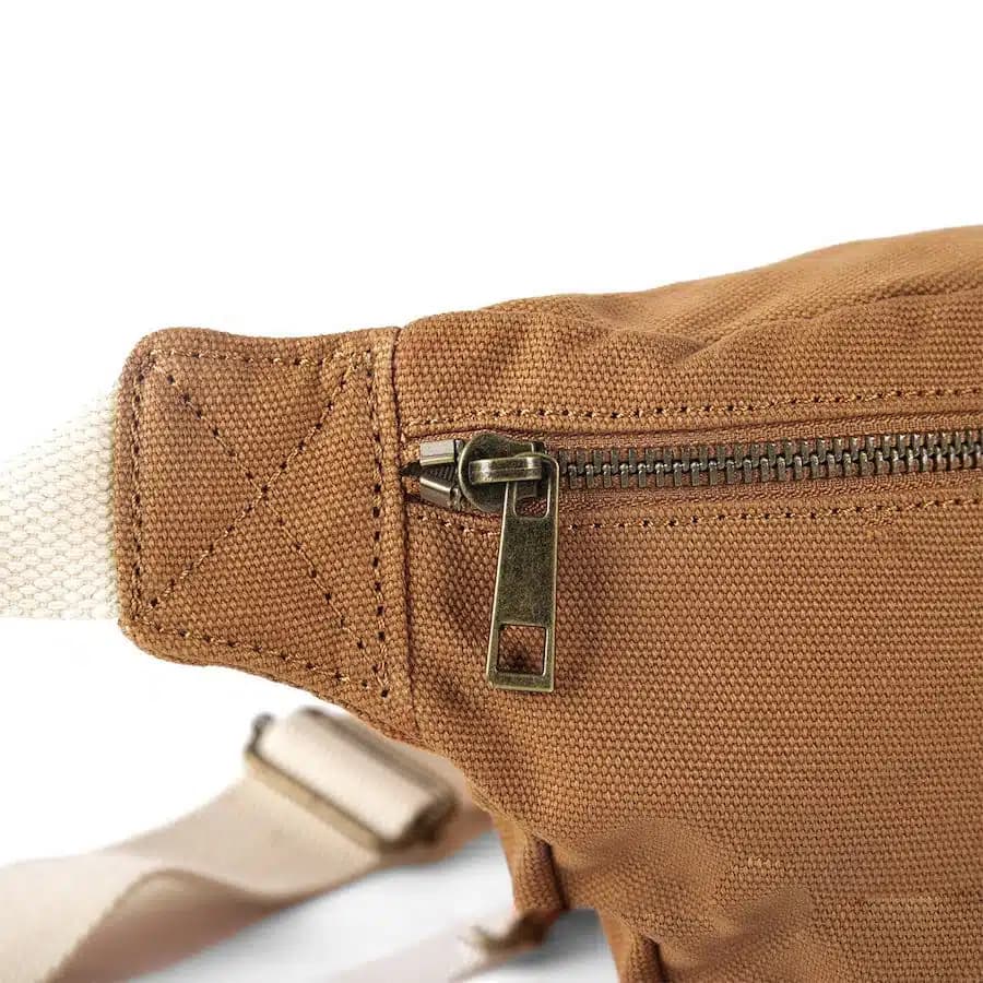 Alaskan Maker Velká plátěná crossbody ledvinka Swing black 1,75l - náhled 4