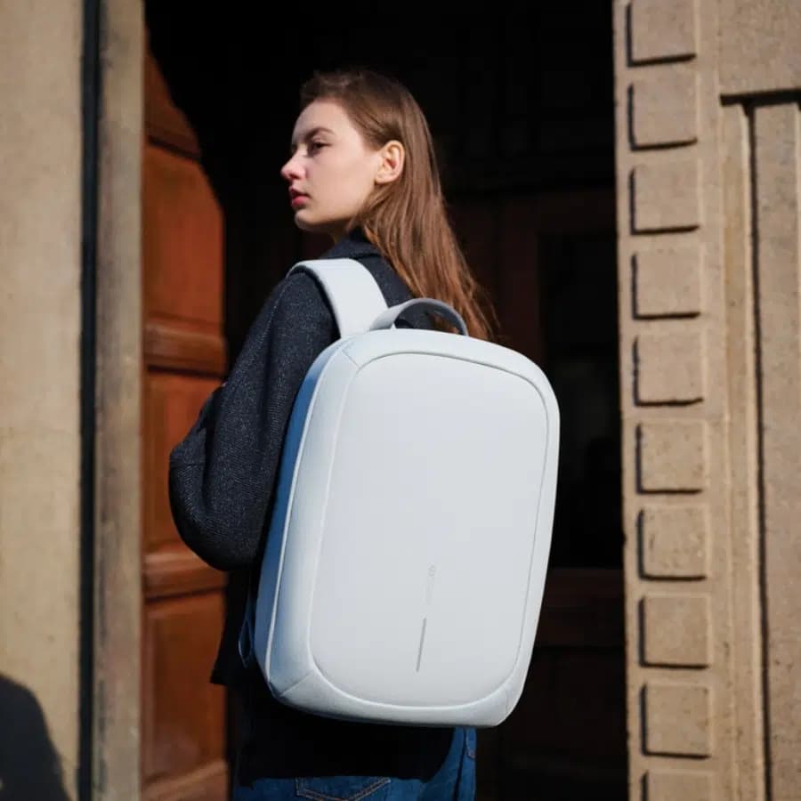 XD Design Bezpečnostní batoh Bobby Edge 16" 17l bílý - náhled 2