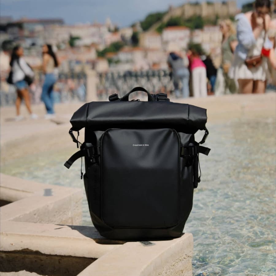 Kapten & Son Cestovní rolovací batoh Lisbon All Black 30l - náhled 2