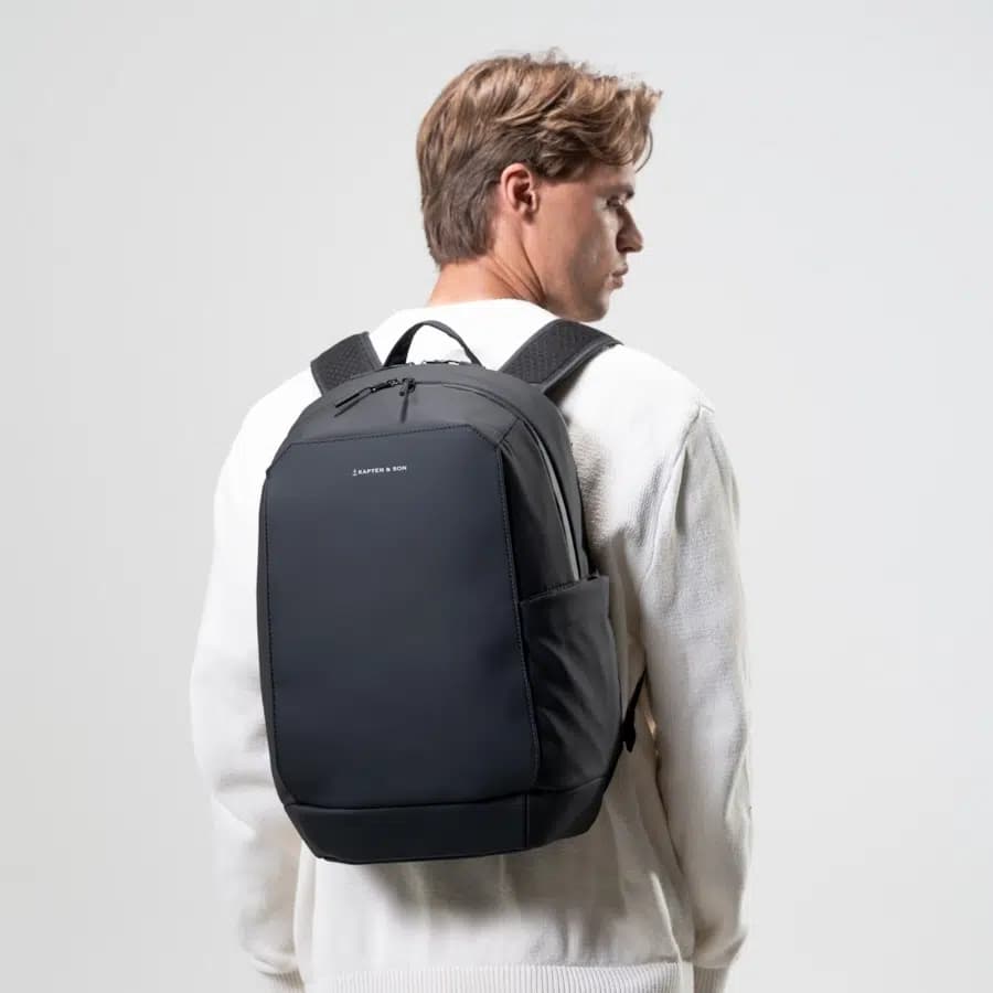 Kapten & Son Městský dvoukomorový batoh na notebook Oslo All Black 15l - náhled 2