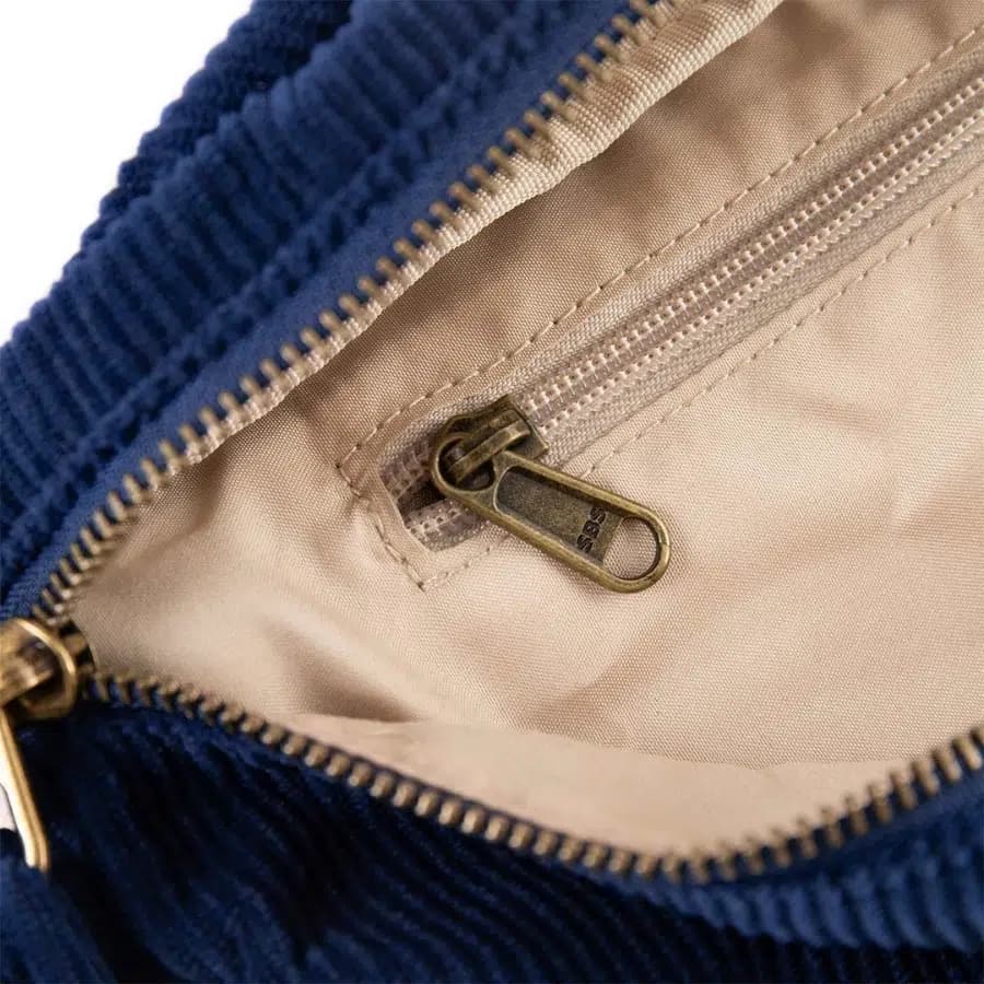 Alaskan Maker Manšestrová crossbody ledvinka Willow Blue Navy 1,75l - náhled 5