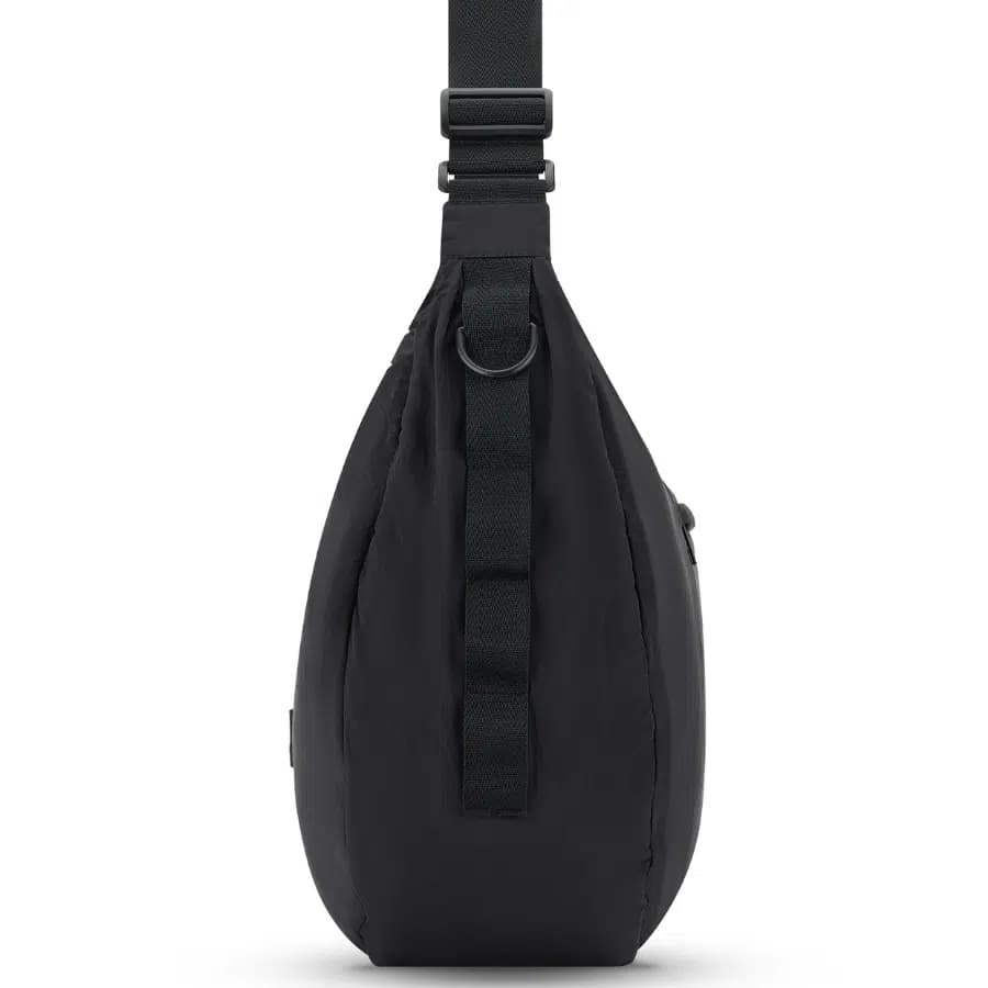 Johnny Urban Moon Bag taška přes rameno Kaia Large black 20l - náhled 4