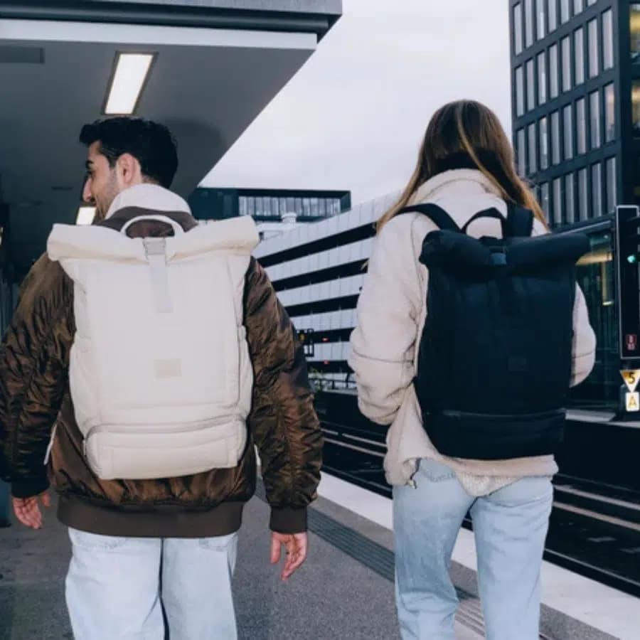 Johnny Urban Prošívaný městský rolovací batoh Kyle béžový 22l - náhled 2