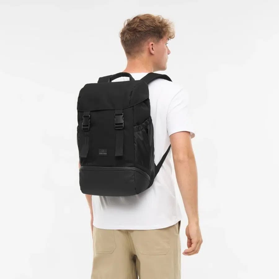 Johnny Urban Městský batoh s klopou Nico béžový 18l - náhled 3