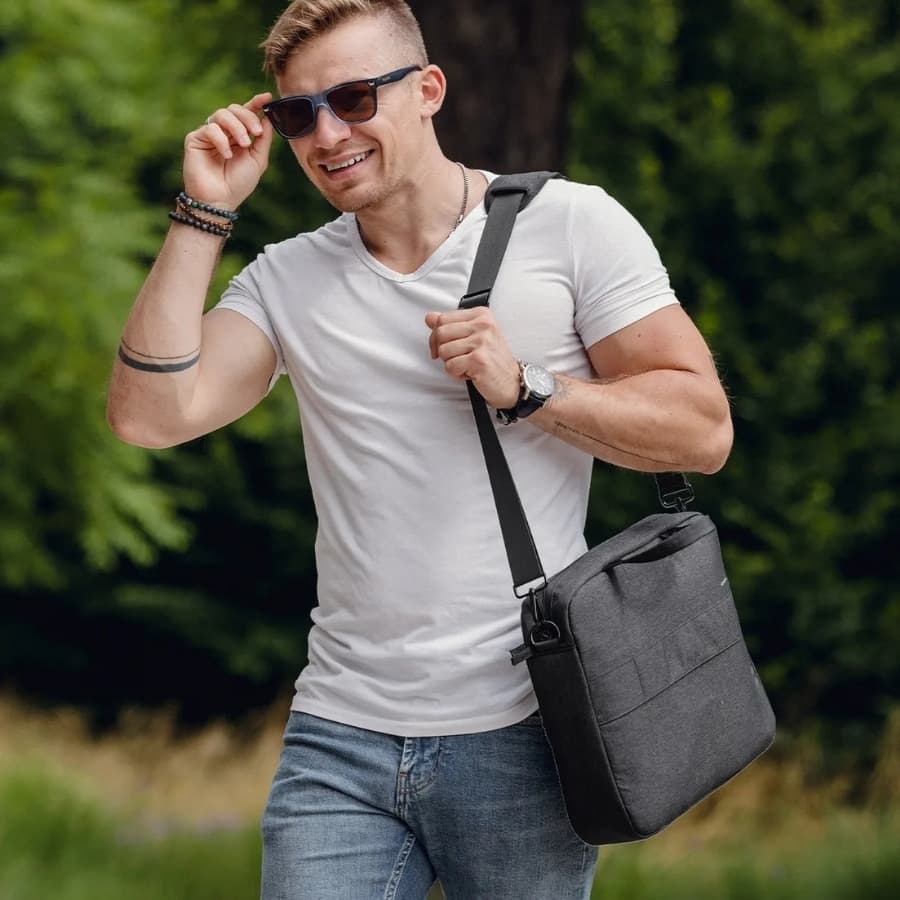 Vuch Látková taška na notebook Mailo black - náhled 3