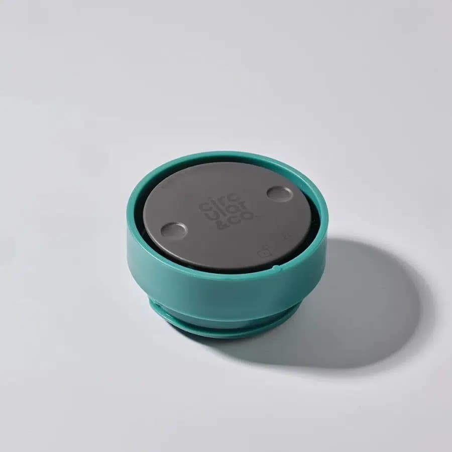 Circular & Co. Recyklovaný nerezový kelímek na pití 340ml Aquamarine Green - náhled 5